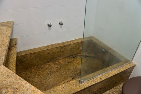 Casa à venda com 275m², 3 quartos e 2 vagasBanheiro