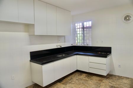Casa à venda com 275m², 3 quartos e 2 vagasCozinha