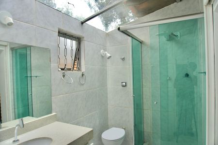 Casa à venda com 275m², 3 quartos e 2 vagasSuíte - Banheiro