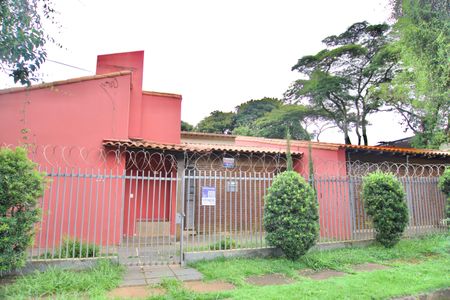 Casa à venda com 275m², 3 quartos e 2 vagasFachada da Casa