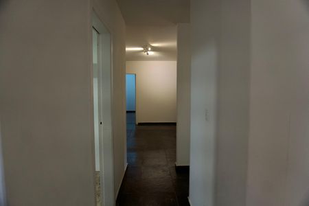 Casa à venda com 275m², 3 quartos e 2 vagasCorredor