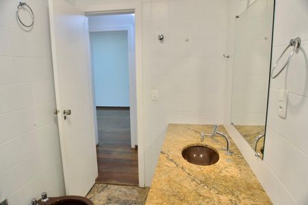 Casa à venda com 275m², 3 quartos e 2 vagasBanheiro