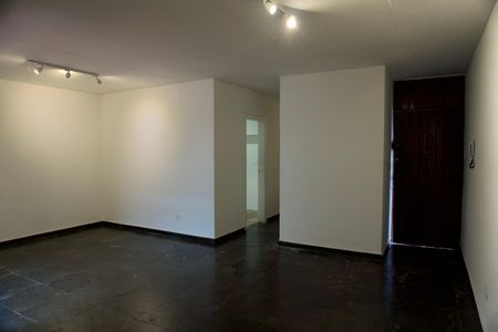 Casa à venda com 275m², 3 quartos e 2 vagasSala