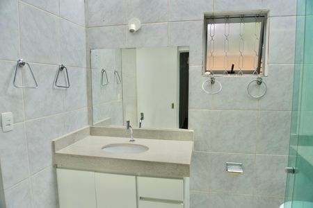 Casa à venda com 275m², 3 quartos e 2 vagasSuíte - Banheiro