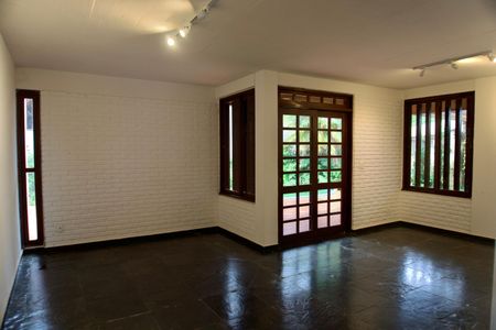 Sala de casa à venda com 3 quartos, 275m² em Belvedere, Belo Horizonte