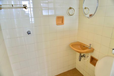 Casa à venda com 275m², 3 quartos e 2 vagasDependência de Empregada - Banheiro