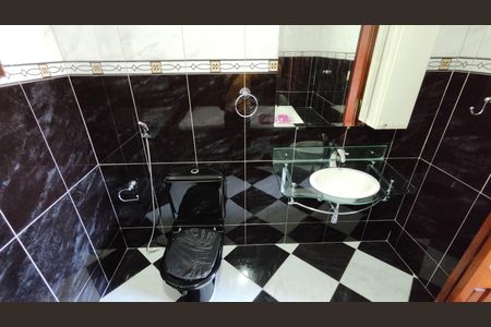 Banheiro da Suíte de casa para alugar com 3 quartos, 150m² em Jardim Lourdes, Ferraz de Vasconcelos