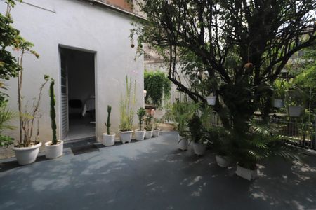 Casa à venda com 160m², 4 quartos e sem vagaQuintal