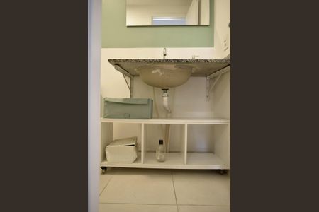 Banheiro de kitnet/studio para alugar com 1 quarto, 36m² em Sumarezinho, São Paulo