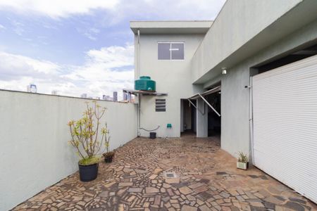 Casa para alugar com 407m², 3 quartos e 8 vagasQuintal