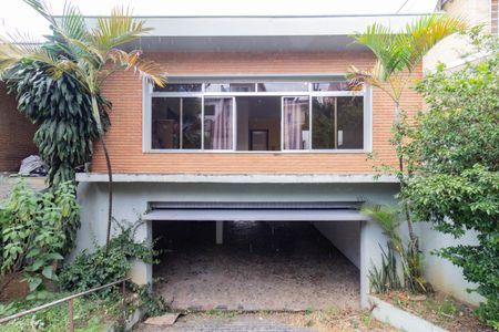 Casa para alugar com 407m², 3 quartos e 8 vagasFachada