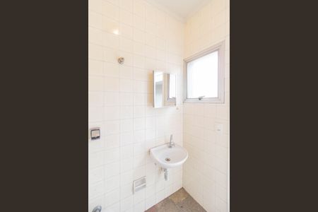 Casa para alugar com 407m², 3 quartos e 8 vagasBanheiro de serviço