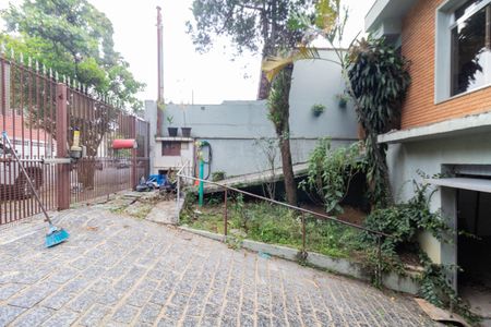 Casa para alugar com 407m², 3 quartos e 8 vagasQuintal