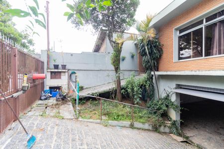 Casa para alugar com 407m², 3 quartos e 8 vagasQuintal
