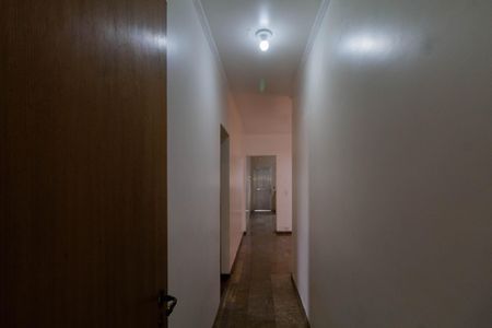 Casa para alugar com 407m², 3 quartos e 8 vagasCorredor