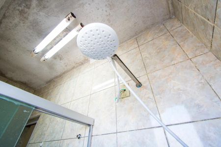 Casa à venda com 192m², 2 quartos e 6 vagasBanheiro do quarto 1