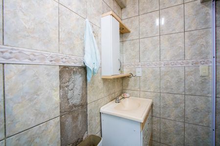 Casa à venda com 192m², 2 quartos e 6 vagasBanheiro do quarto 1