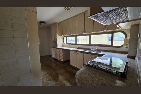 Apartamento à venda com 245m², 4 quartos e 4 vagasFoto 14