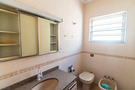 Casa à venda com 94m², 3 quartos e 2 vagasBanheiro