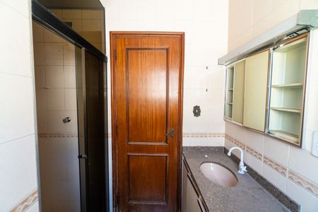 Casa à venda com 94m², 3 quartos e 2 vagasBanheiro
