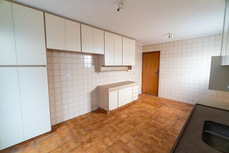 Casa à venda com 94m², 3 quartos e 2 vagasCozinha