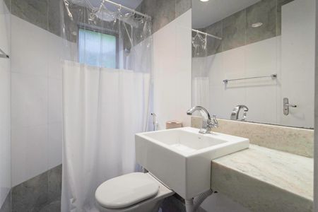 Apartamento para alugar com 116m², 2 quartos e 2 vagas Apartamento para alugar com 116m², 2 quartos e 2 vagasBanheiro da suíte
