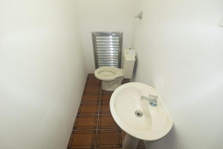 Casa para alugar com 265m², 3 quartos e 3 vagasBanheiro Social 2