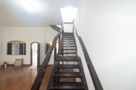 Casa para alugar com 265m², 3 quartos e 3 vagasEscada