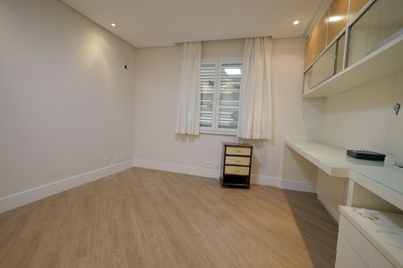 Apartamento à venda com 243m², 5 quartos e 4 vagas Apartamento à venda com 243m², 5 quartos e 4 vagasQuarto 1