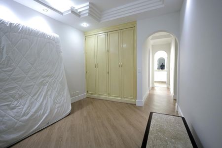 Apartamento à venda com 243m², 5 quartos e 4 vagas Apartamento à venda com 243m², 5 quartos e 4 vagasQuarto Suíte 2