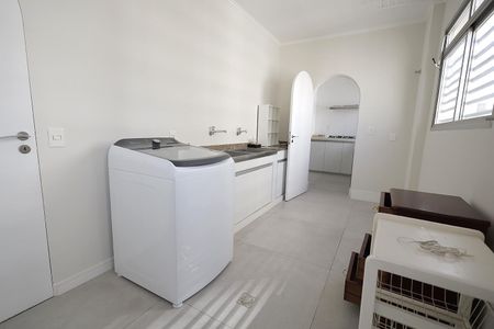 Apartamento à venda com 243m², 5 quartos e 4 vagas Apartamento à venda com 243m², 5 quartos e 4 vagasÁrea de Serviço