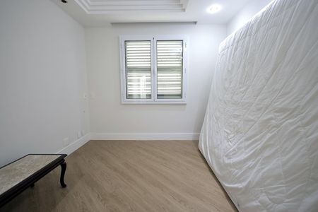 Apartamento à venda com 243m², 5 quartos e 4 vagas Apartamento à venda com 243m², 5 quartos e 4 vagasQuarto Suíte 2