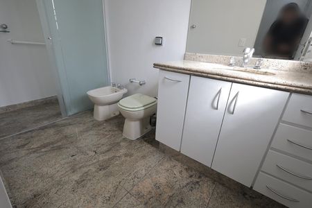 Apartamento à venda com 243m², 5 quartos e 4 vagas Apartamento à venda com 243m², 5 quartos e 4 vagasBanheiro Suíte