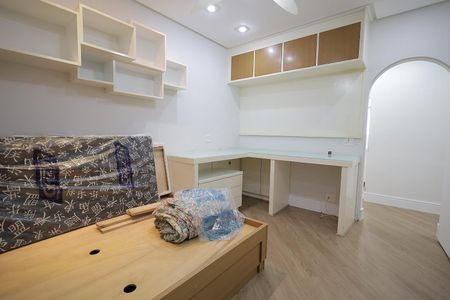 Apartamento à venda com 243m², 5 quartos e 4 vagas Apartamento à venda com 243m², 5 quartos e 4 vagasQuarto 3