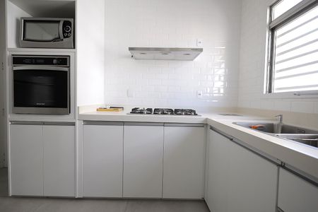 Apartamento à venda com 243m², 5 quartos e 4 vagas Apartamento à venda com 243m², 5 quartos e 4 vagasCozinha
