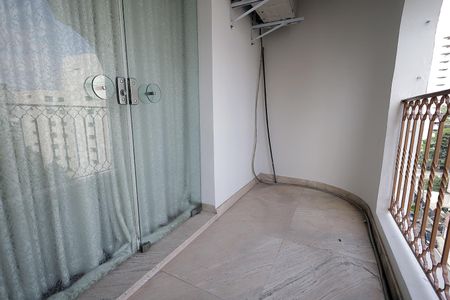 Apartamento à venda com 243m², 5 quartos e 4 vagas Apartamento à venda com 243m², 5 quartos e 4 vagasSacada