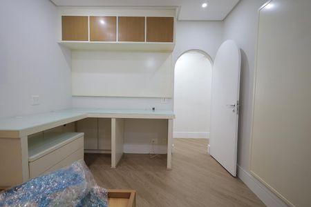 Apartamento à venda com 243m², 5 quartos e 4 vagas Apartamento à venda com 243m², 5 quartos e 4 vagasQuarto 3