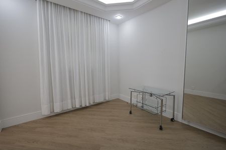 Apartamento à venda com 243m², 5 quartos e 4 vagas Apartamento à venda com 243m², 5 quartos e 4 vagasQuarto Suíte