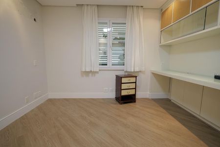 Apartamento à venda com 243m², 5 quartos e 4 vagas Apartamento à venda com 243m², 5 quartos e 4 vagasQuarto 1