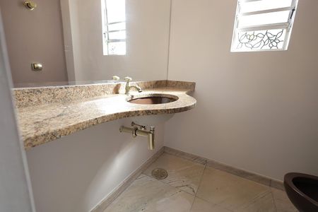 Apartamento à venda com 243m², 5 quartos e 4 vagas Apartamento à venda com 243m², 5 quartos e 4 vagasBanheiro 1