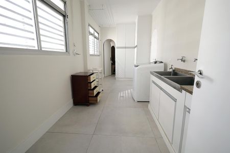 Apartamento à venda com 243m², 5 quartos e 4 vagas Apartamento à venda com 243m², 5 quartos e 4 vagasÁrea de Serviço