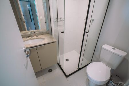 Banheiro de kitnet/studio para alugar com 1 quarto, 26m² em Butantã, São Paulo