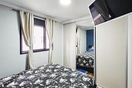 Quarto com cama simples, janela e armário, com iluminação natural e boa qualidade de iluminação artificial. de apartamento à venda com 2 quartos, 48m² em Presidente Altino, Osasco