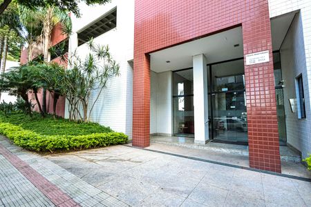 Apartamento para alugar com 250m², 3 quartos e 3 vagasFachada e portaria