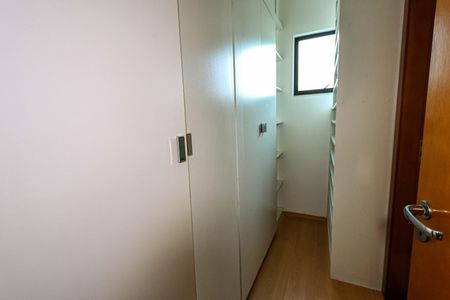 Apartamento para alugar com 250m², 3 quartos e 3 vagasCloset da suíte