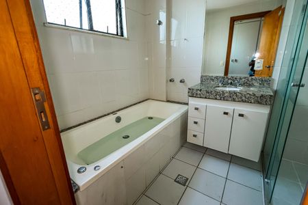 Apartamento para alugar com 250m², 3 quartos e 3 vagasBanheiro da Suíte