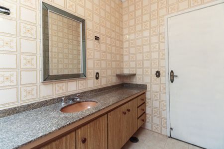 Casa para alugar com 300m², 4 quartos e 3 vagasBanheiro Social 
