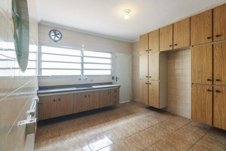 Casa para alugar com 300m², 4 quartos e 3 vagasCozinha 