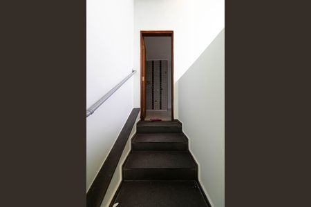 Casa para alugar com 250m², 4 quartos e 1 vaga Casa para alugar com 250m², 4 quartos e 1 vagaCasa 2 - Escada