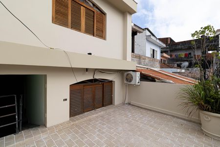 Casa para alugar com 250m², 4 quartos e 1 vaga Casa para alugar com 250m², 4 quartos e 1 vagaVaranda